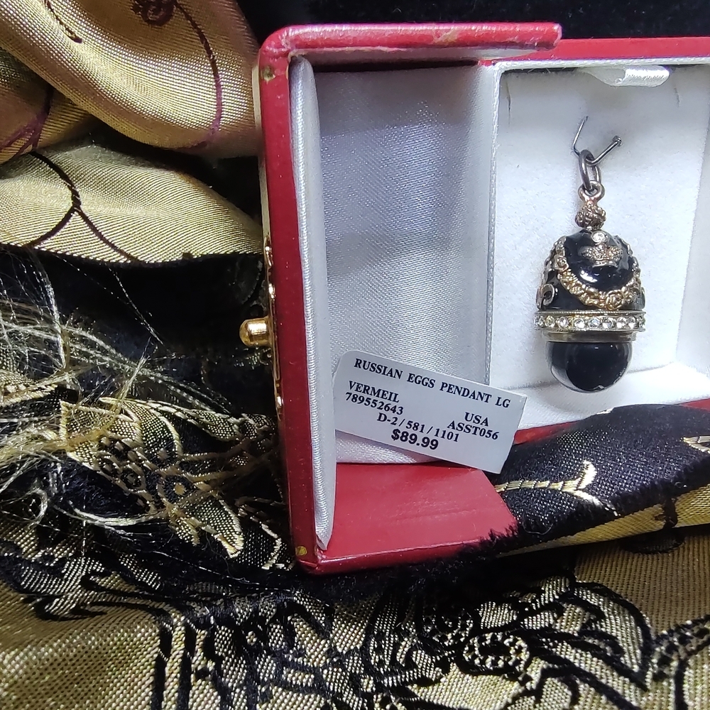 Elegant Royal Crown Russian Egg Pendant! - Picture 5 of 7
